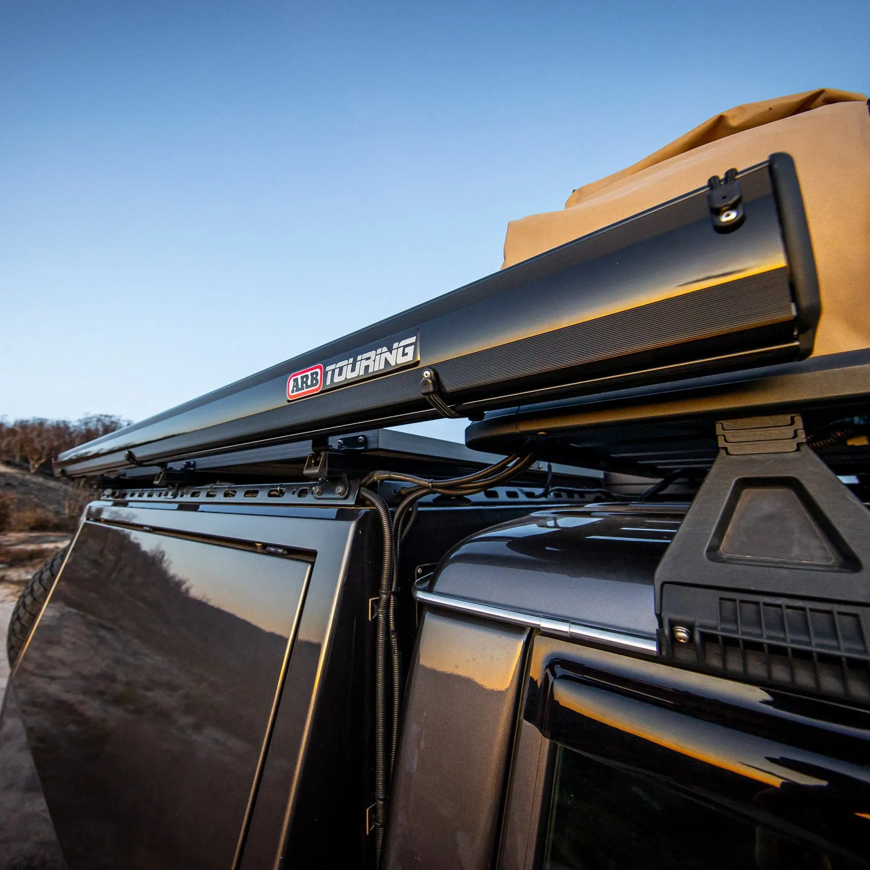 ARB GLOSS BLACK ALUMINUM AWNING 2500MM WITH LED LIGHT